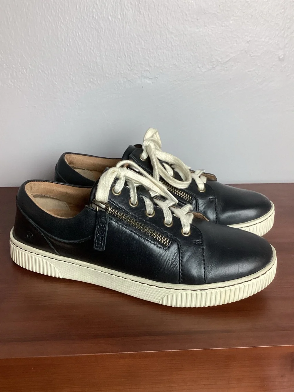 Women’s BORN Black Leather Casual Sneakers with Cream Sole Size 6.5M